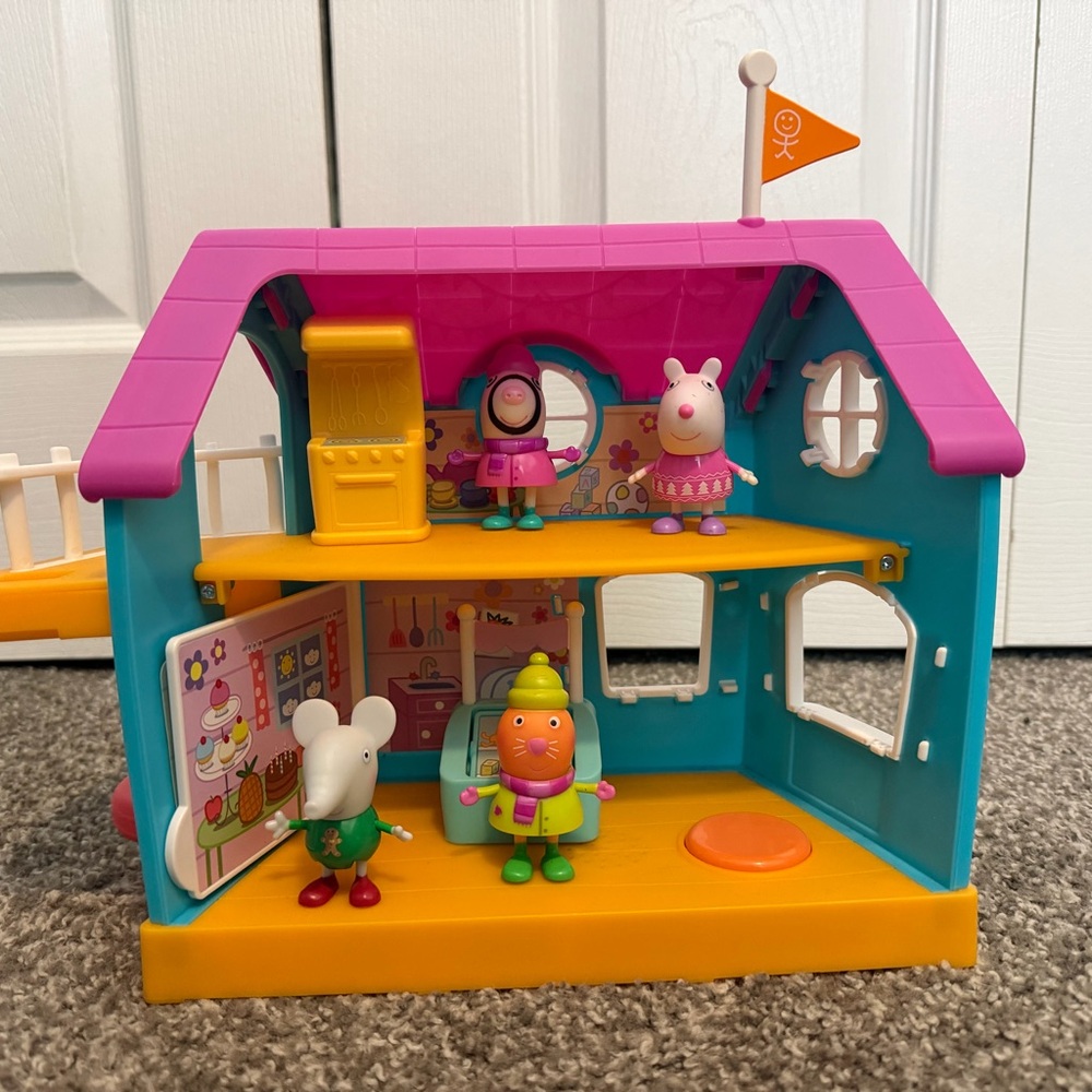 Peppa Pig Playhouse with Characters
